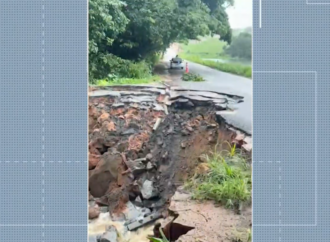 Cratera se abre após fortes chuvas e rodovia PB-032 é interditada parcialmente; veja o que muda