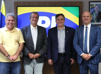 Valdemar anuncia Efraim como novo presidente do PL na Paraíba