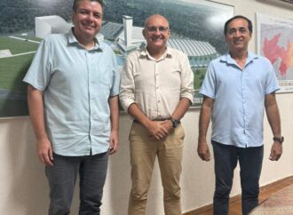 Diego Tavares e ex-prefeito articulam obras de pavimentação e abastecimento de água para Mari em reunião com secretário de Infraestrutura do Estado