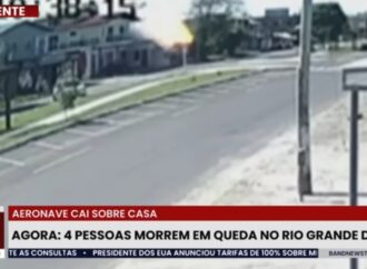 Avião de pequeno porte cai sobre casa no litoral do RS e deixa 3 mortos