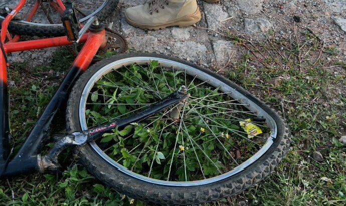 Irmãos morrem atropelados por caminhão de lixo em Sousa