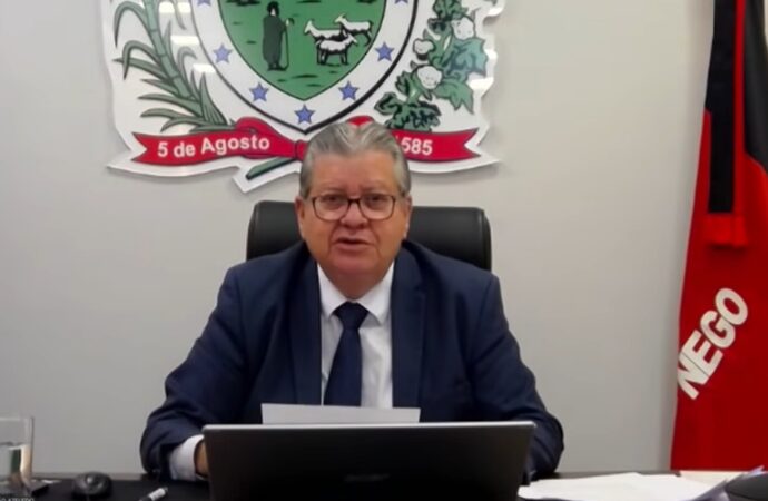 Renúncia de João Azevêdo antes do prazo relembra saída de Ronaldo Cunha Lima em 1994