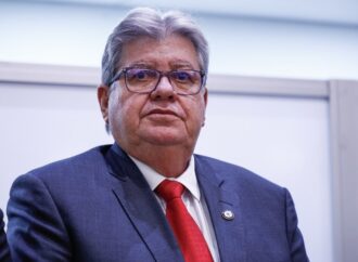 DEU NO BLOG DO LUÍS TORRES: João Azevedo, mais perto do ´até breve´ do que do ´adeus´