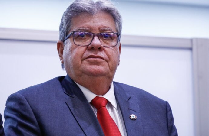 DEU NO BLOG DO LUÍS TORRES: João Azevedo, mais perto do ´até breve´ do que do ´adeus´