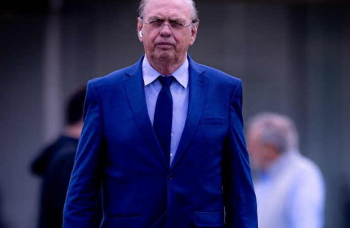 Conselho recebe pedido de impeachment contra presidente do Corinthians