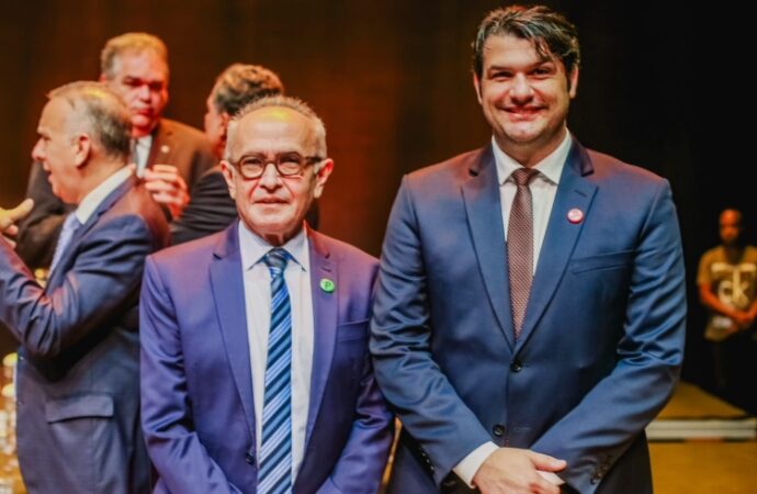 TRE-PB suspende julgamento de ações contra Cícero Lucena e Leo Bezerra
