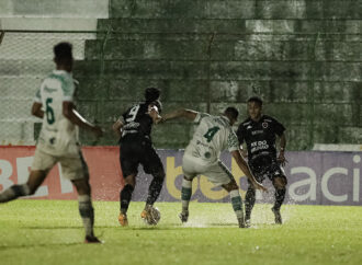 Sousa aproveita erros do Botafogo-PB, vence e sobe na tabela do Nordestão