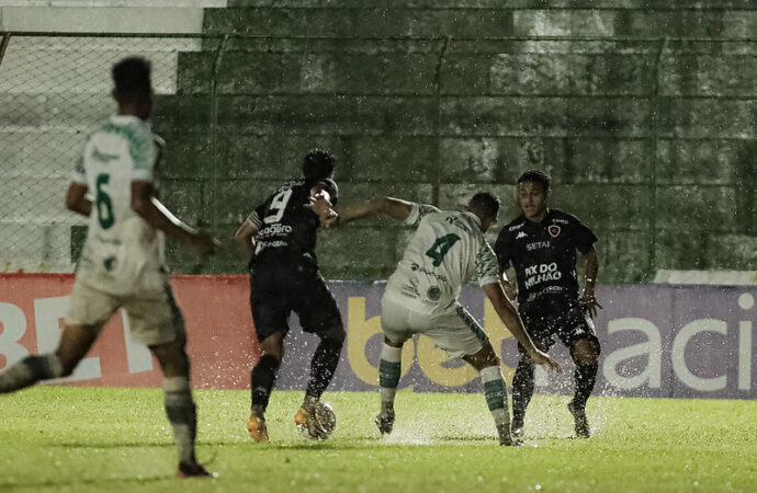 Sousa aproveita erros do Botafogo-PB, vence e sobe na tabela do Nordestão