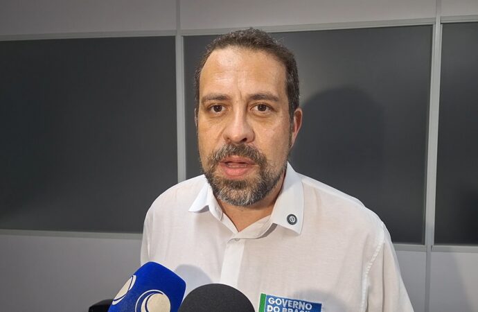 Guilherme Boulos comemora avanço do fim da escala 6 x 1: ‘Aumenta a produtividade’