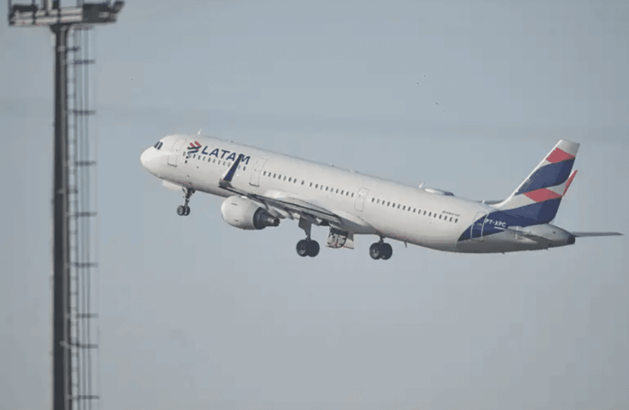 Passagens aéreas foram reajustadas nove vezes desde fevereiro