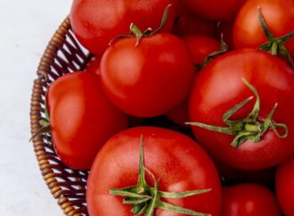 Tomate dispara de preço e chega a R$ 10 o quilo em mercados da Paraíba