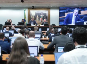 Fim da escala 6×1: CCJ da Câmara aprova proposta para redução da jornada de trabalho