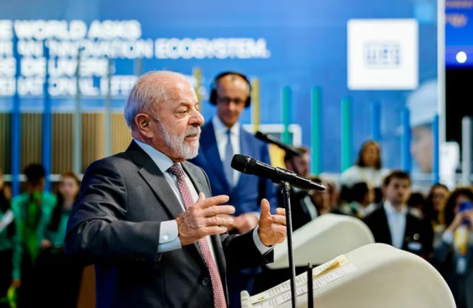 Lula critica decisões unilaterais e diz que mundo ‘não pode ser dirigido por mentiras’