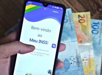 Pagamento do 13º antecipado para aposentados inicia nesta sexta; veja calendário