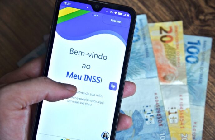 Pagamento do 13º antecipado para aposentados inicia nesta sexta; veja calendário