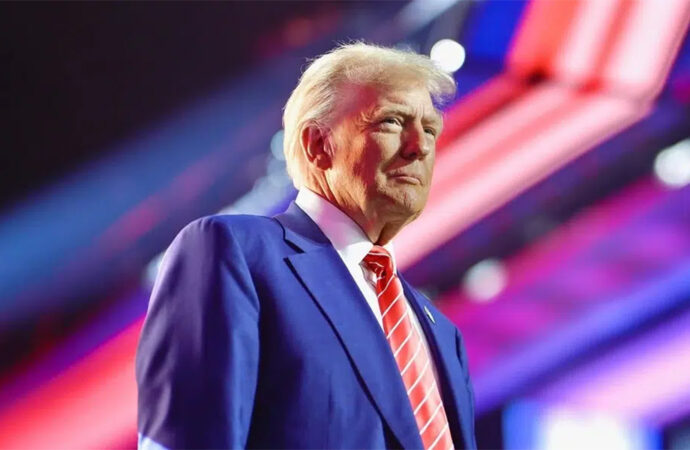 Trump é retirado às pressas de jantar com jornalistas após barulho de tiros