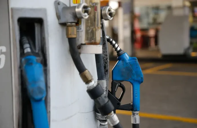 Preço do diesel tem 1ª redução após início da guerra no Oriente Médio
