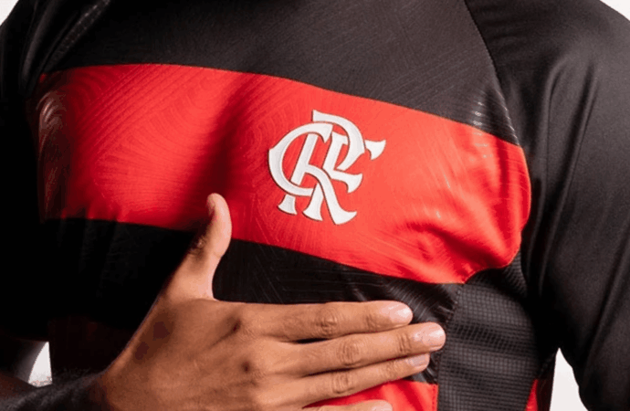 “Real Madrid da Shopee”? Flamengo lança nova camisa em parceria com a marca