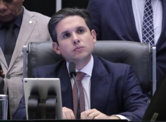Hugo Motta pauta projeto que regulamenta venda e transporte de ouro