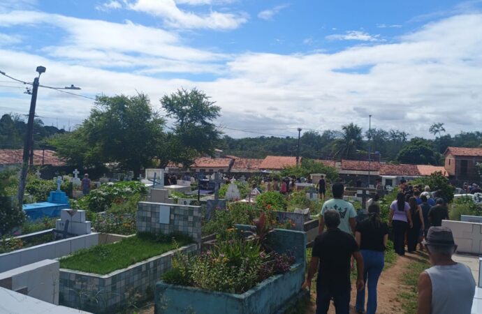 Idosa encontrada morta após desaparecer em Bayeux é enterrada
