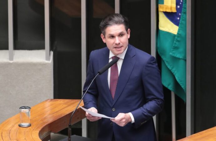 Motta cria comissão para analisar PEC da redução da escala 6X1