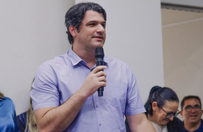 Léo Bezerra diz que decisão sobre apoio para o Senado será tomada na hora certa