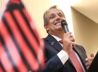 Flamengo atinge receita recorde de R$ 2 bilhões e reduz dívida em 2025