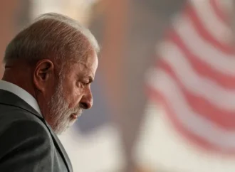 Lula afirma que mundo não dá direito a Trump ameaçar um país