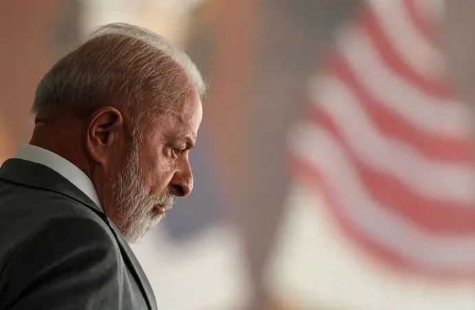 Lula afirma que mundo não dá direito a Trump ameaçar um país