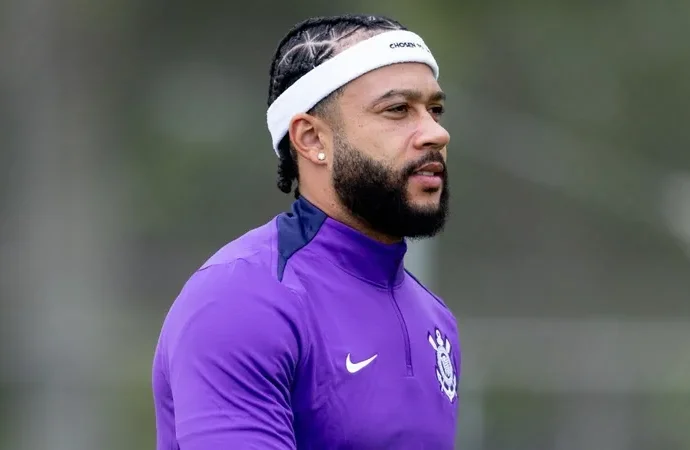 Após post polêmico, Memphis afirma: “Minha prioridade é o Corinthians”