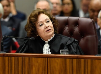 Ministra do STJ protesta contra “solidão” decorrente das sessões remotas