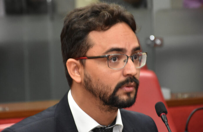 Secretário do PSB alerta sobre tentativa da oposição de diminuir a força política de João Azevêdo