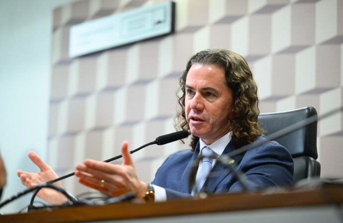 Veneziano lamenta derrubada de veto e critica medida: “É quase uma anistia”