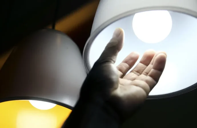 Bandeira vermelha deve elevar conta de luz nos próximos meses