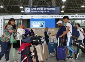 brasileiros tentam alongar o crédito; passagens mais baratas