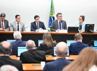 Comissão da 6×1 define plano de trabalho com previsão de votar PEC no dia 26 de maio