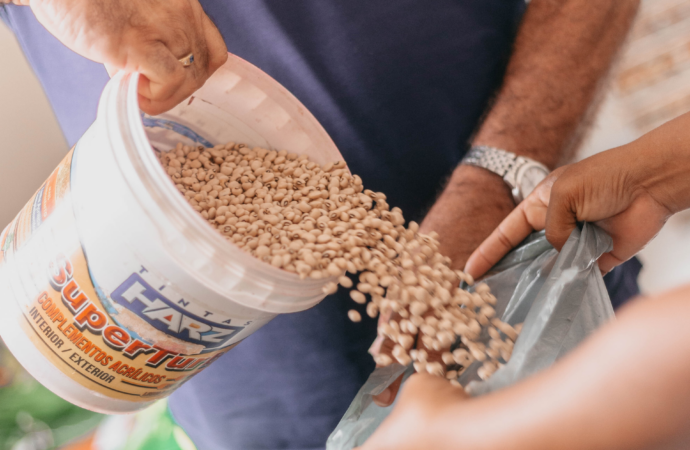 Ação da Prefeitura de Cuité distribui 1,8 toneladas de sementes para agricultores do município