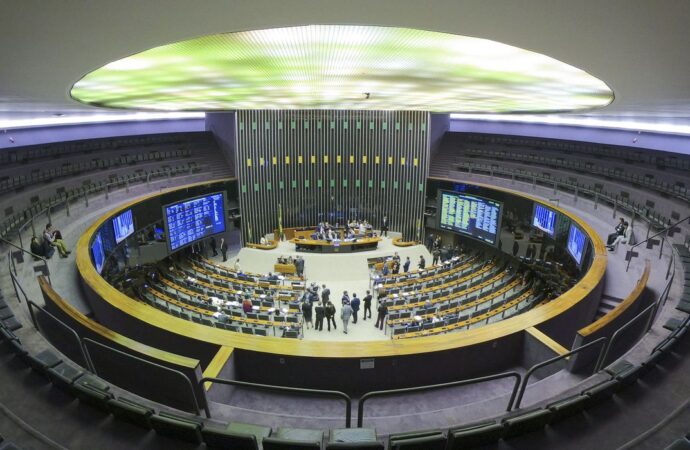 Comissão aprova proposta que permite a pessoas sem parentesco pedir suspensão do poder familiar