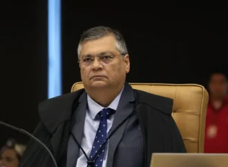 Dino diz ter sido ameaçado de morte por funcionária de companhia aérea