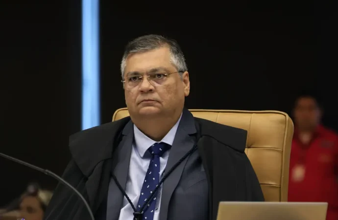 Dino diz ter sido ameaçado de morte por funcionária de companhia aérea