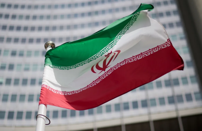 Diplomatas estrangeiros e governo iraniano estão em estado de alerta máximo para retomada dos ataques dos EUA
