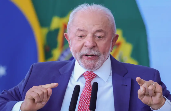 Lula cobra respeito e rejeita interferência dos EUA