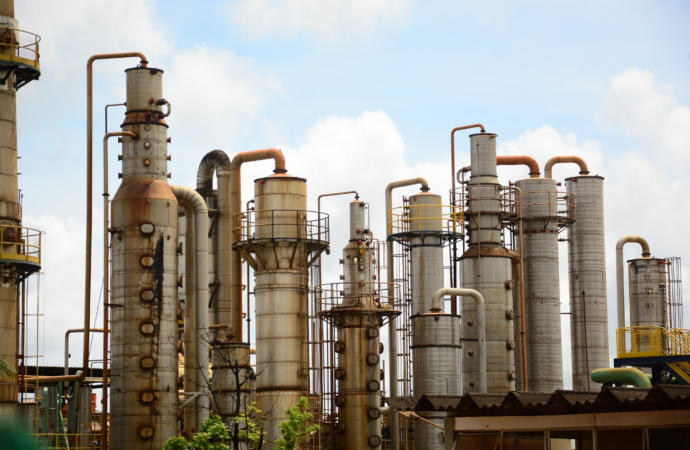 Queda do etanol nas usinas não chega ao consumidor e acende alerta no setor sucroenergético