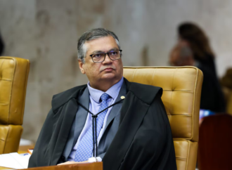 Dino cancela ida ao Fórum de Lisboa após sofrer acidente doméstico
