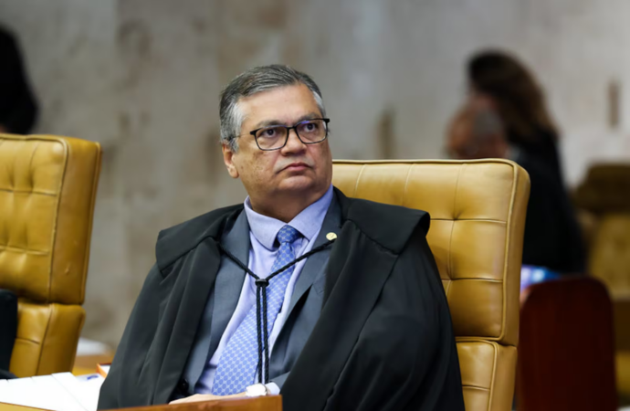 Dino cancela ida ao Fórum de Lisboa após sofrer acidente doméstico