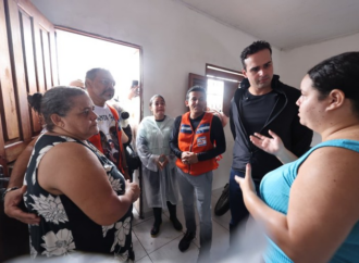 Lucas Ribeiro visita famílias atingidas pela chuva em Santa Rita
