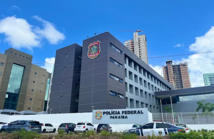 PF apreende fuzil, quase 1.000 munições e bloqueia R$ 1 milhão em operação na Paraíba