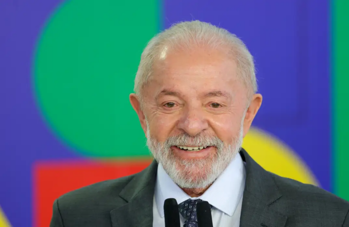 Lula pede que seleção jogue com ‘alma’ na estreia contra o Marrocos na Copa