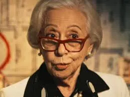 Fernanda Montenegro recebe em mãos prêmio internacional em reconhecimento à carreira