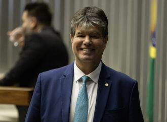 Defensor histórico dos profissionais da saúde, Ruy celebra avanço na redução da jornada para psicólogos e reafirma compromisso com a categoria
